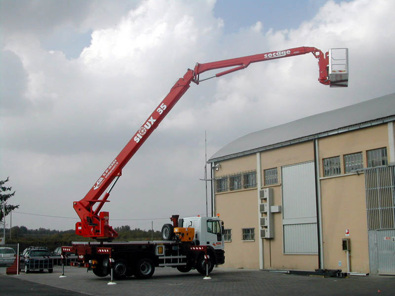 arac_ustu_eklemli_teleskopik_fly_bomlu_platform_003.jpg